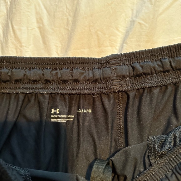 Black under armour athletic shorts size large - Picture 2 of 3